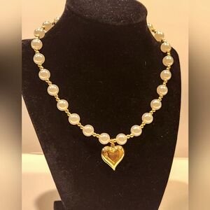 Heart Choker Necklace with fresh water Pearl shell beads Gold plated 18K. New